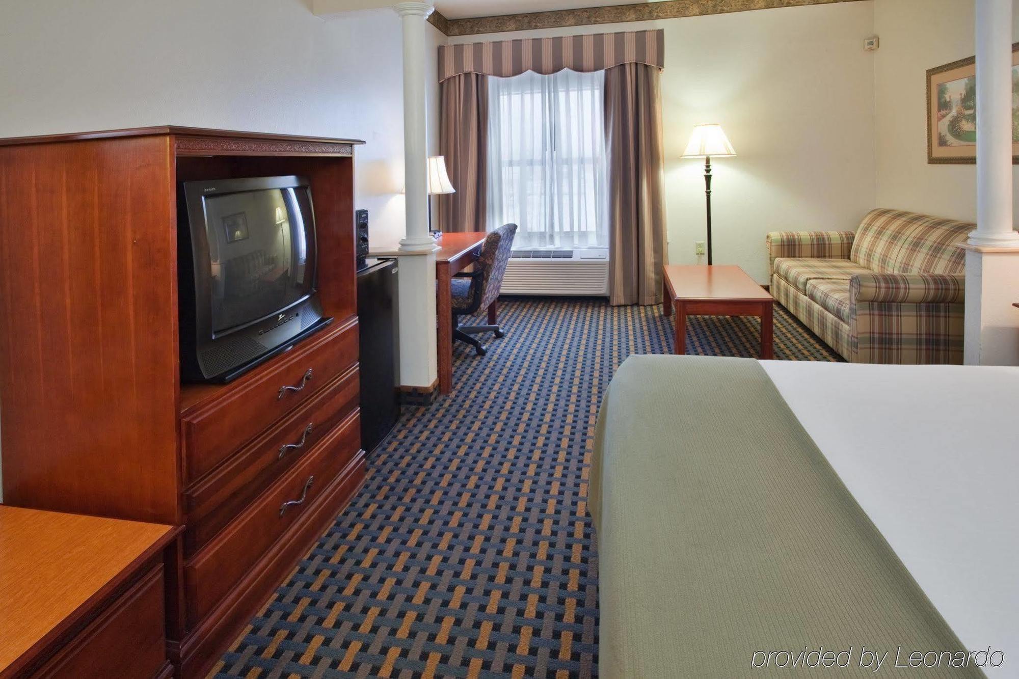Holiday Inn Express Hotel & Suites Laurinburg By Ihg Zimmer foto