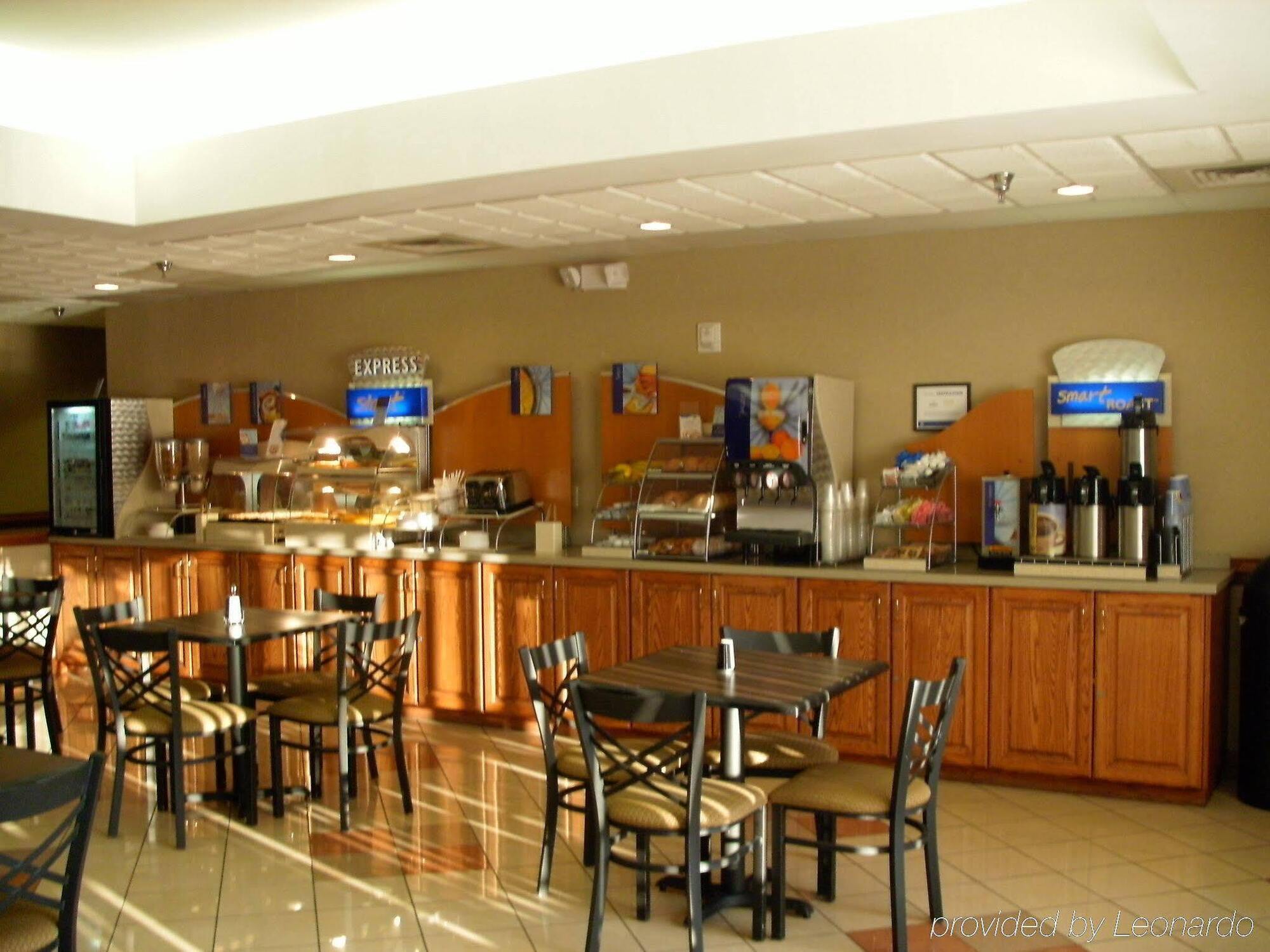Holiday Inn Express Hotel & Suites Laurinburg By Ihg Exterior foto